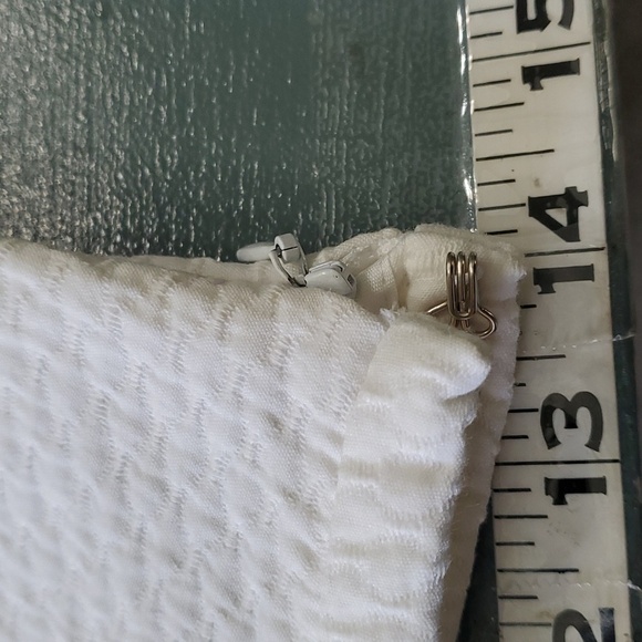 J.MCLAUGHLIN WHITE Capris.  Side zipper. Excellent condition. Size 2. - Picture 11 of 11